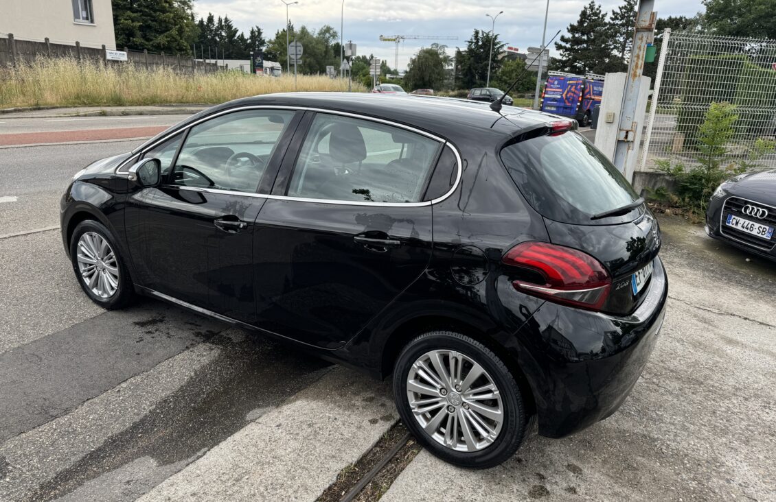 PEUGEOT 208 (2) 1.2 PURETECH 110 S&S ALLURE