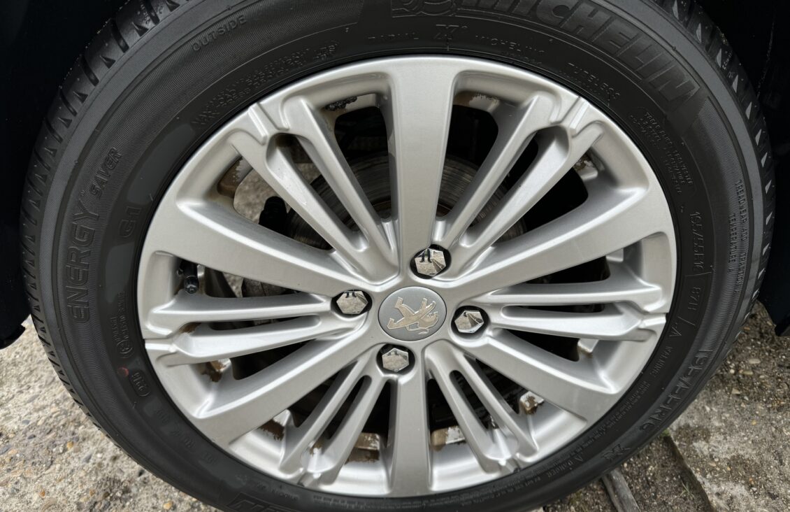 PEUGEOT 208 (2) 1.2 PURETECH 110 S&S ALLURE