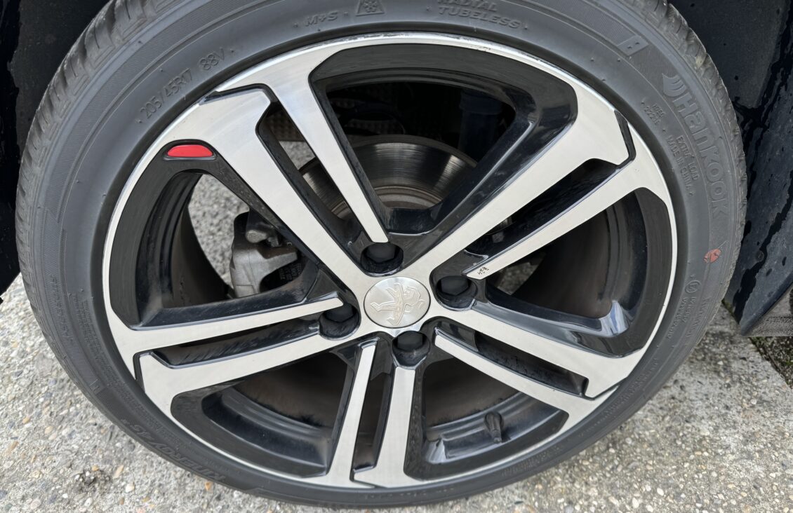 PEUGEOT 208 (2) 1.2 PURETECH 110 S&S GT LINE