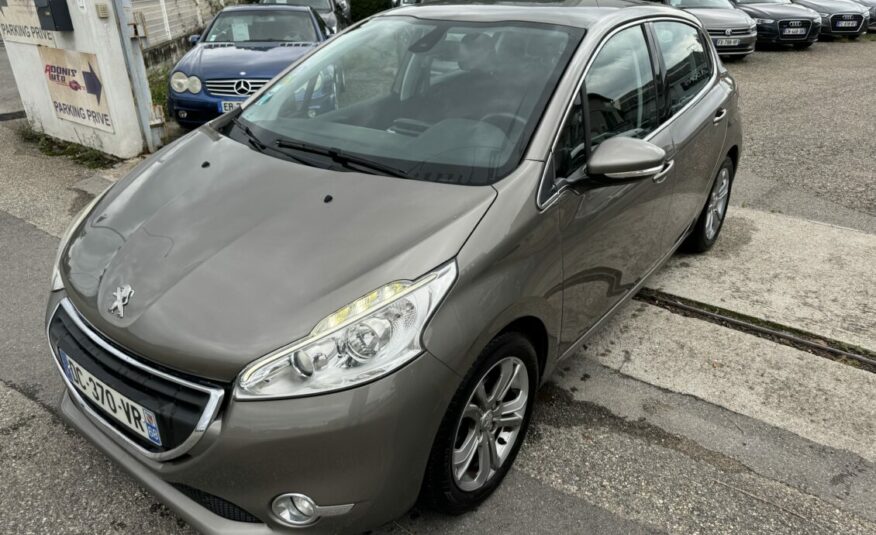 PEUGEOT 208 1.2 VTI 82 ALLURE