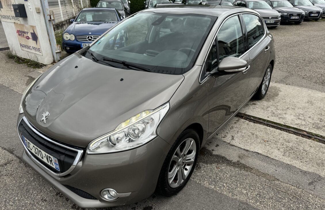 PEUGEOT 208 1.2 VTI 82 ALLURE