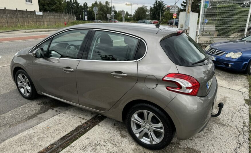 PEUGEOT 208 1.2 VTI 82 ALLURE