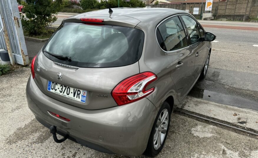 PEUGEOT 208 1.2 VTI 82 ALLURE