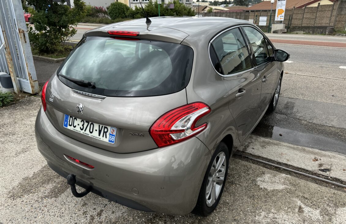 PEUGEOT 208 1.2 VTI 82 ALLURE