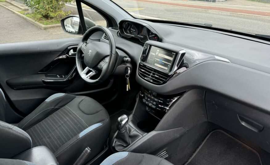 PEUGEOT 208 1.2 VTI 82 ALLURE