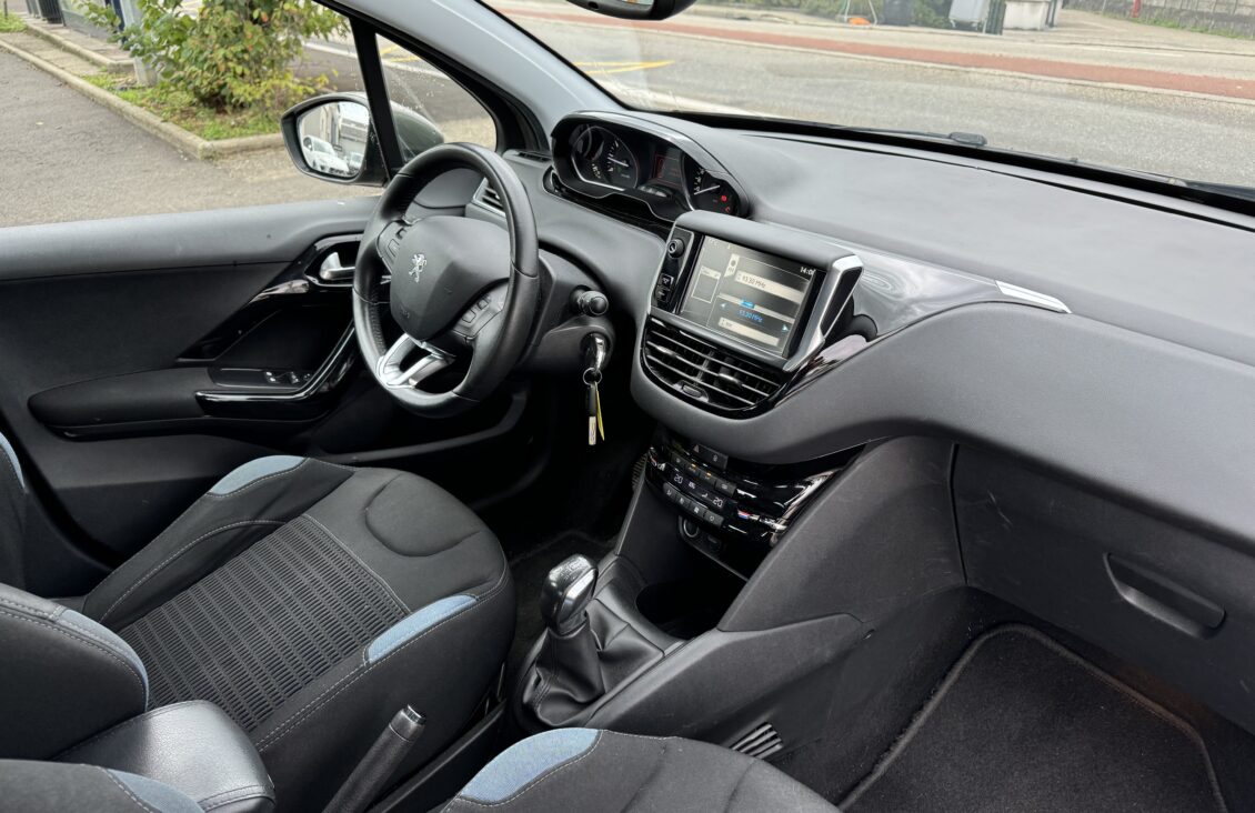 PEUGEOT 208 1.2 VTI 82 ALLURE