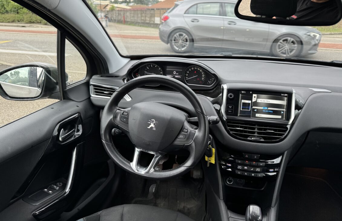 PEUGEOT 208 1.2 VTI 82 ALLURE