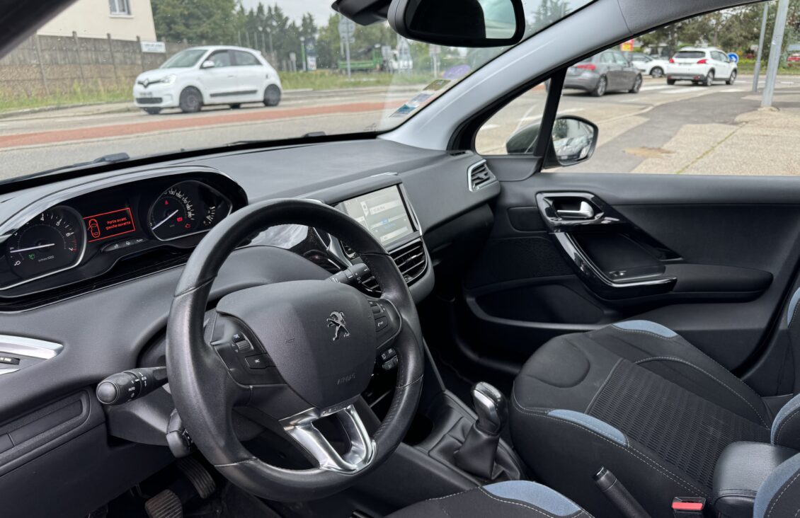 PEUGEOT 208 1.2 VTI 82 ALLURE
